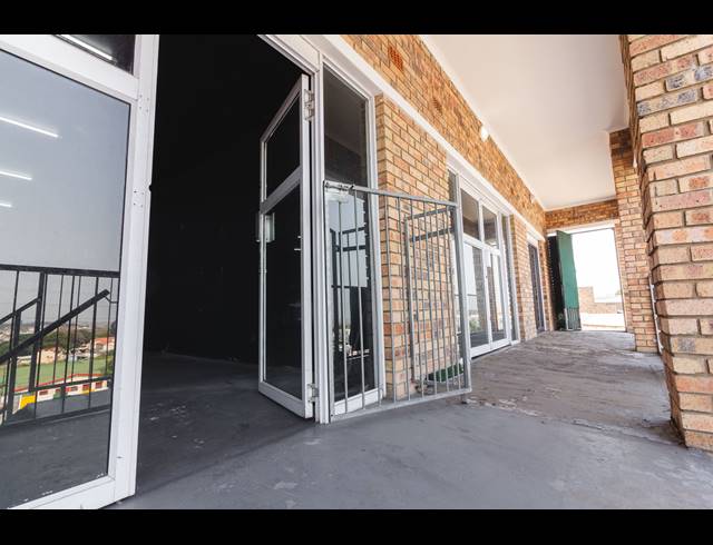 55M² BUSINESS CENTRE TO LET IN WESTCLIFF